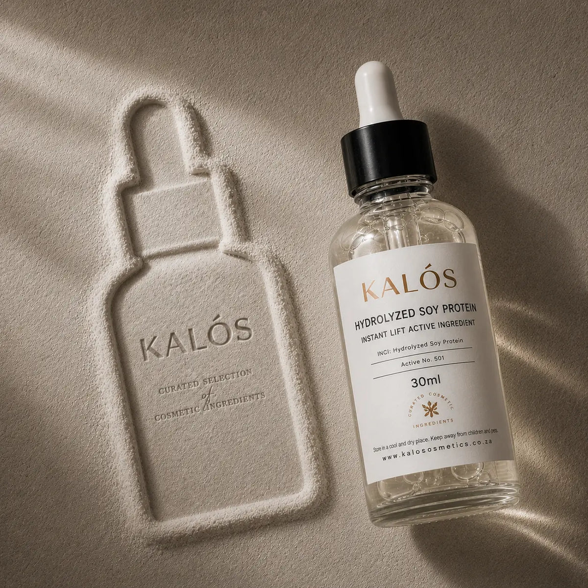 KALÓS hydrolyzed soy protein bottle and textured bottle on a beige background
